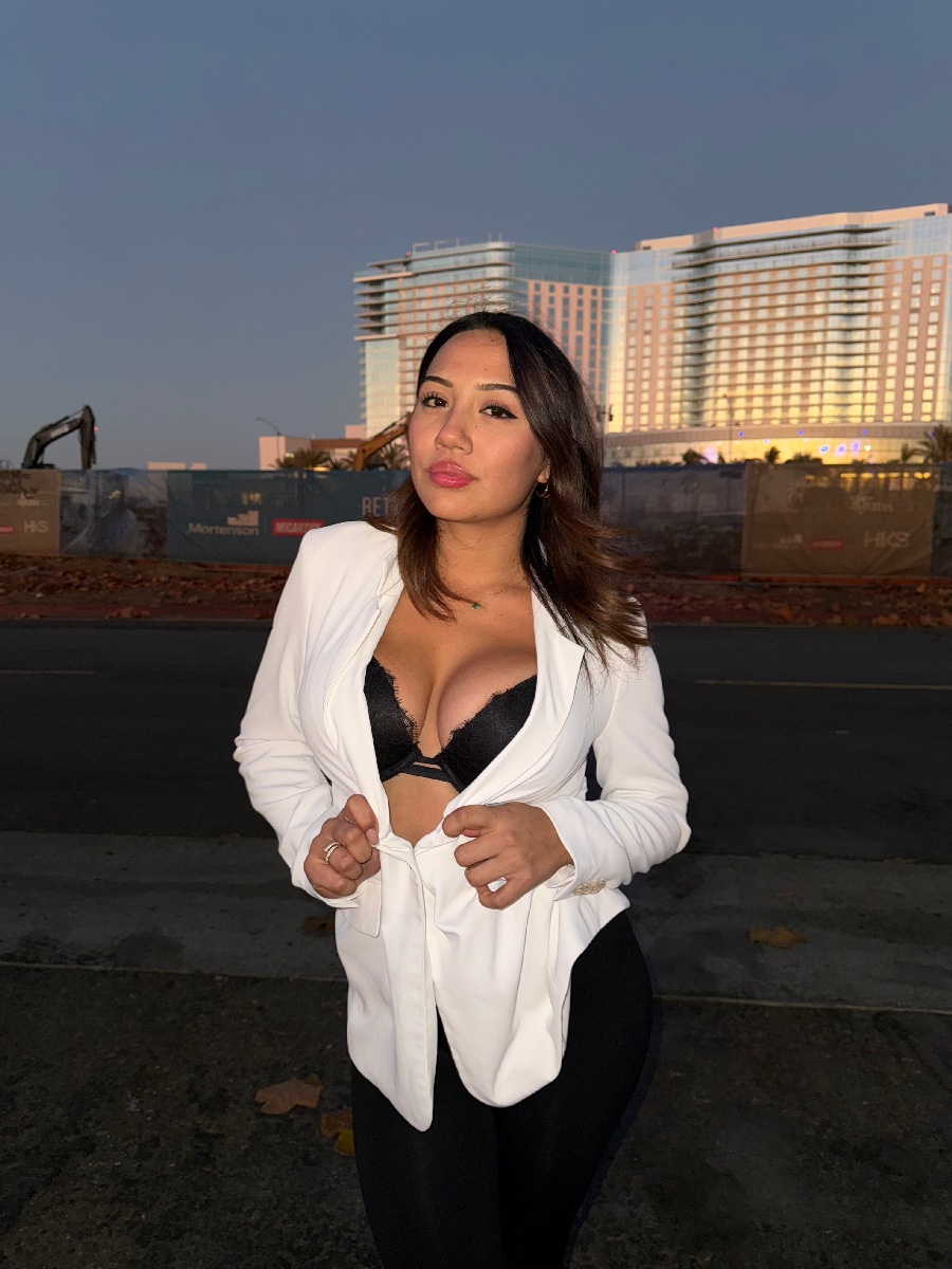 Take a pause and enjoy Ali Cruz — streaming from Mar del Plata