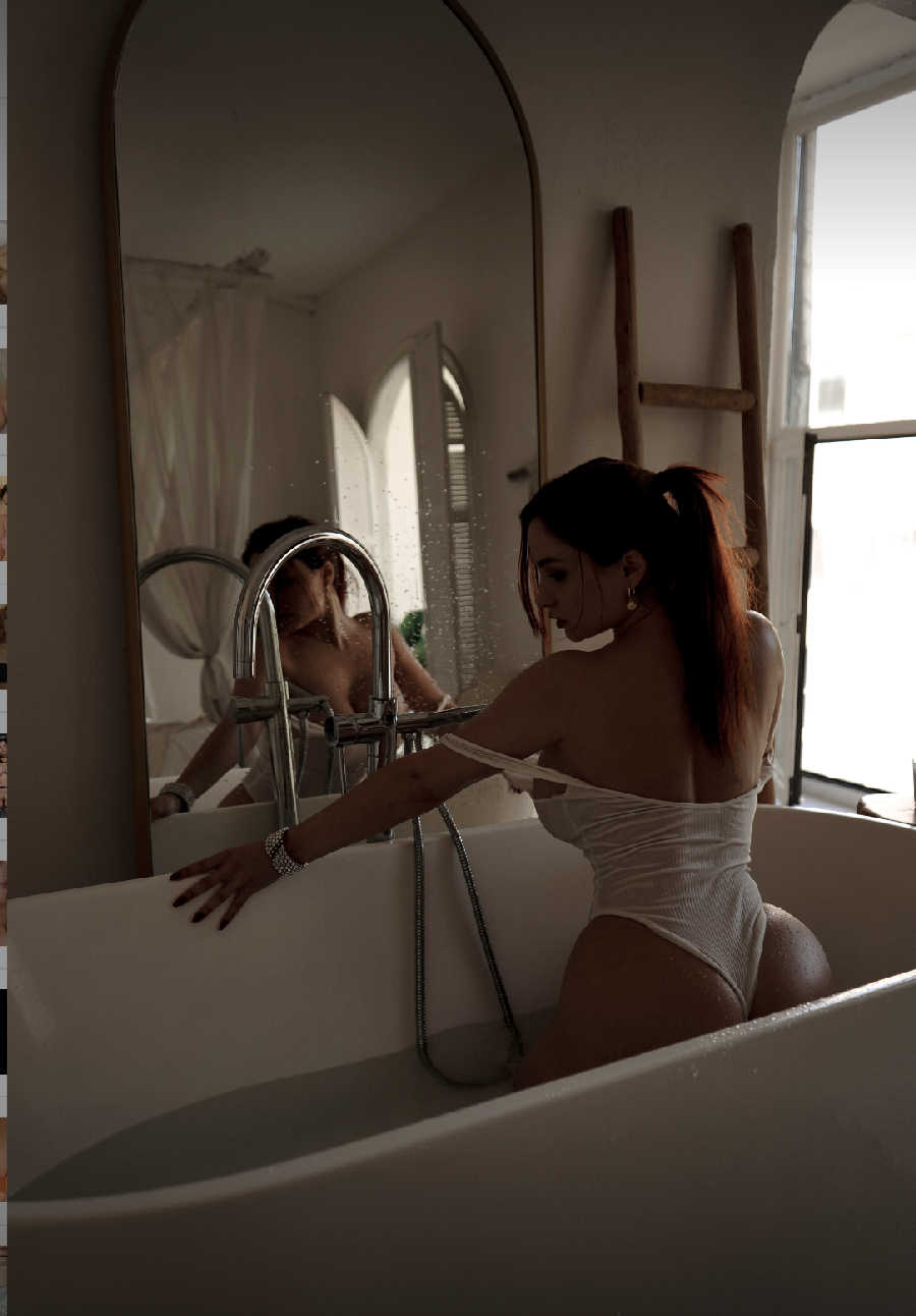 A playful frame from Miranda Faith nude — online in Mar del Plata