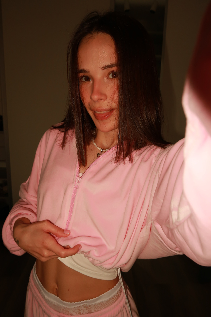 Tina brings the glow — live moments in Mar del Plata